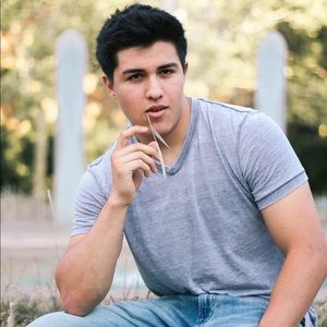 Meet your Posher, Tomas